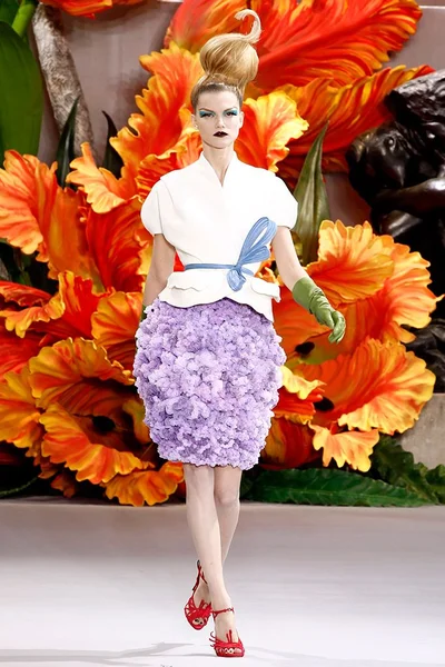 Look 3